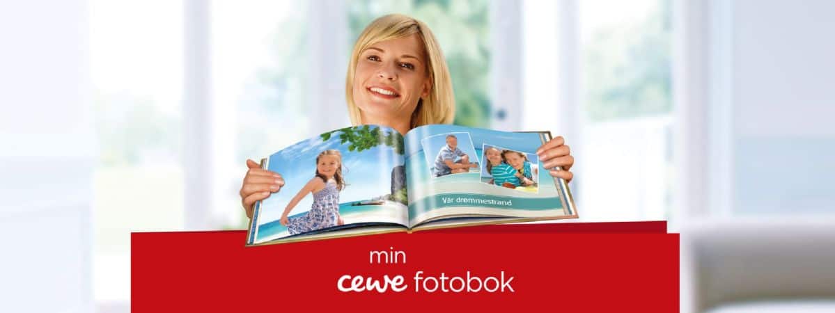 CEWE bilde - dame holder et fotoalbum